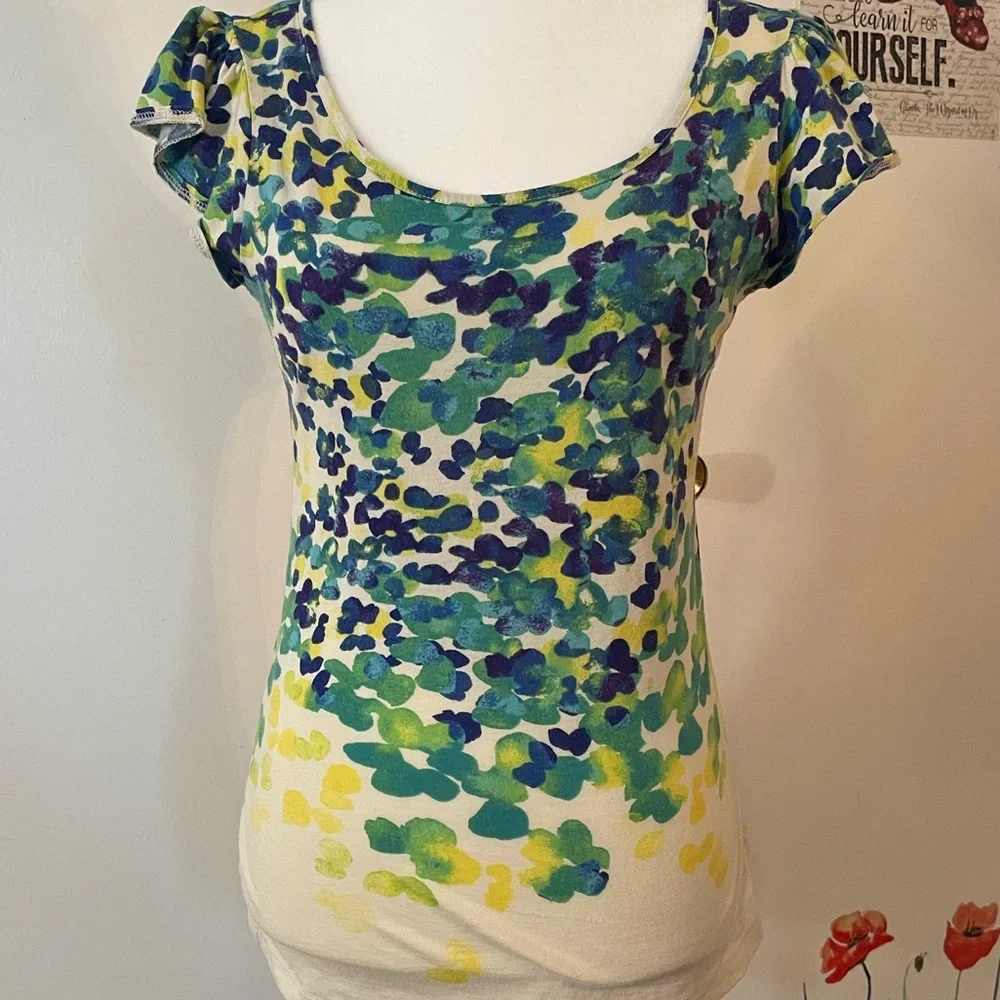 Cream shirt with blues and greens that resemble leaves on a cap sleeve shirt - Picture 2 of 8